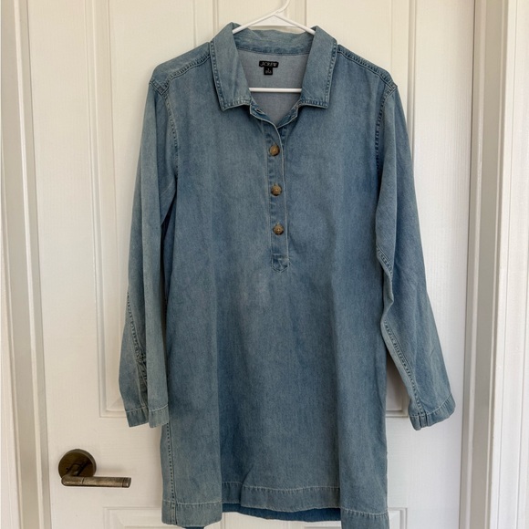 J.Crew denim popover dress in a light chambray - Picture 2 of 4